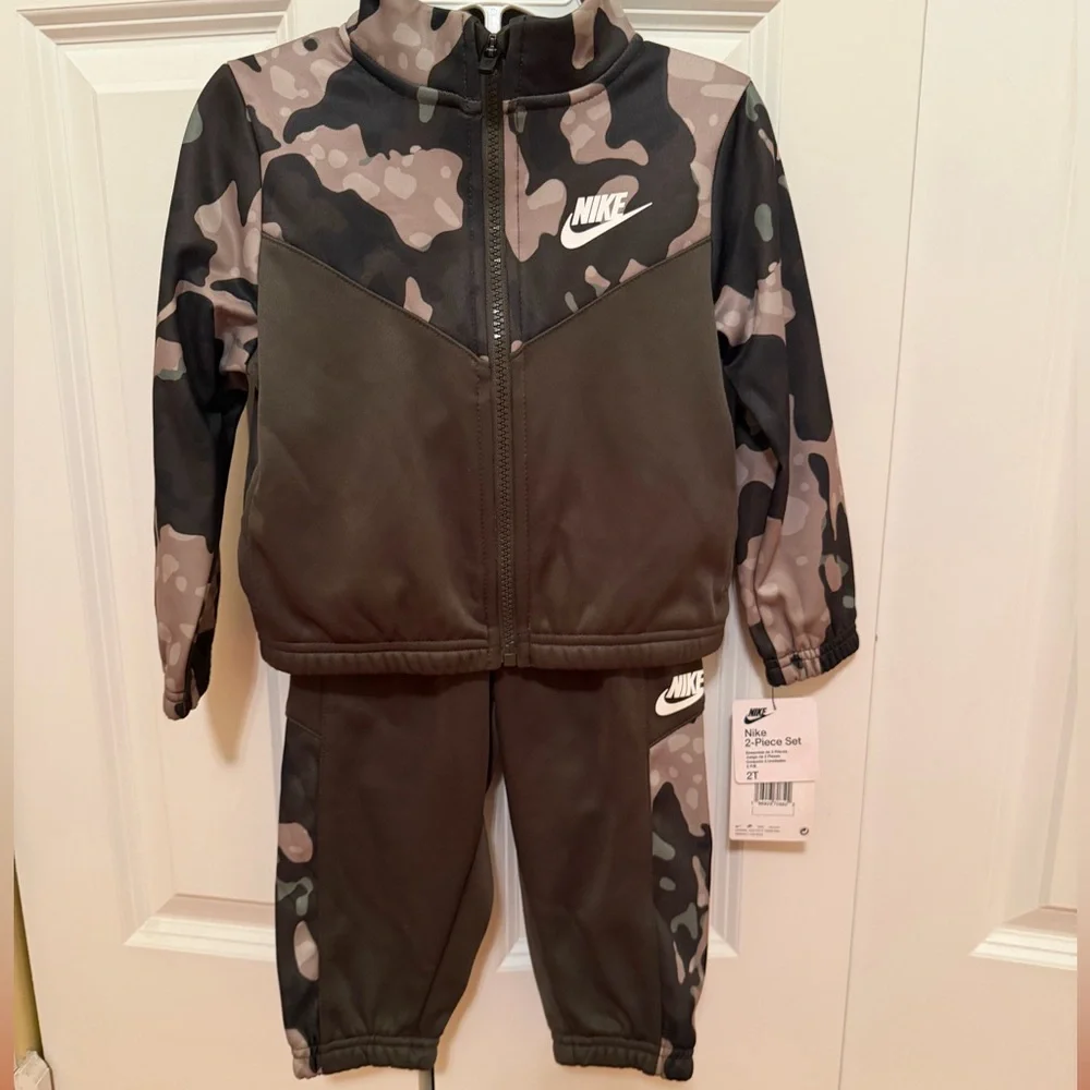 Nike Boys 2T Camo Dri-FIT Tracksuit Full Zip Jacket & Joggers 2-Piece Set NWT